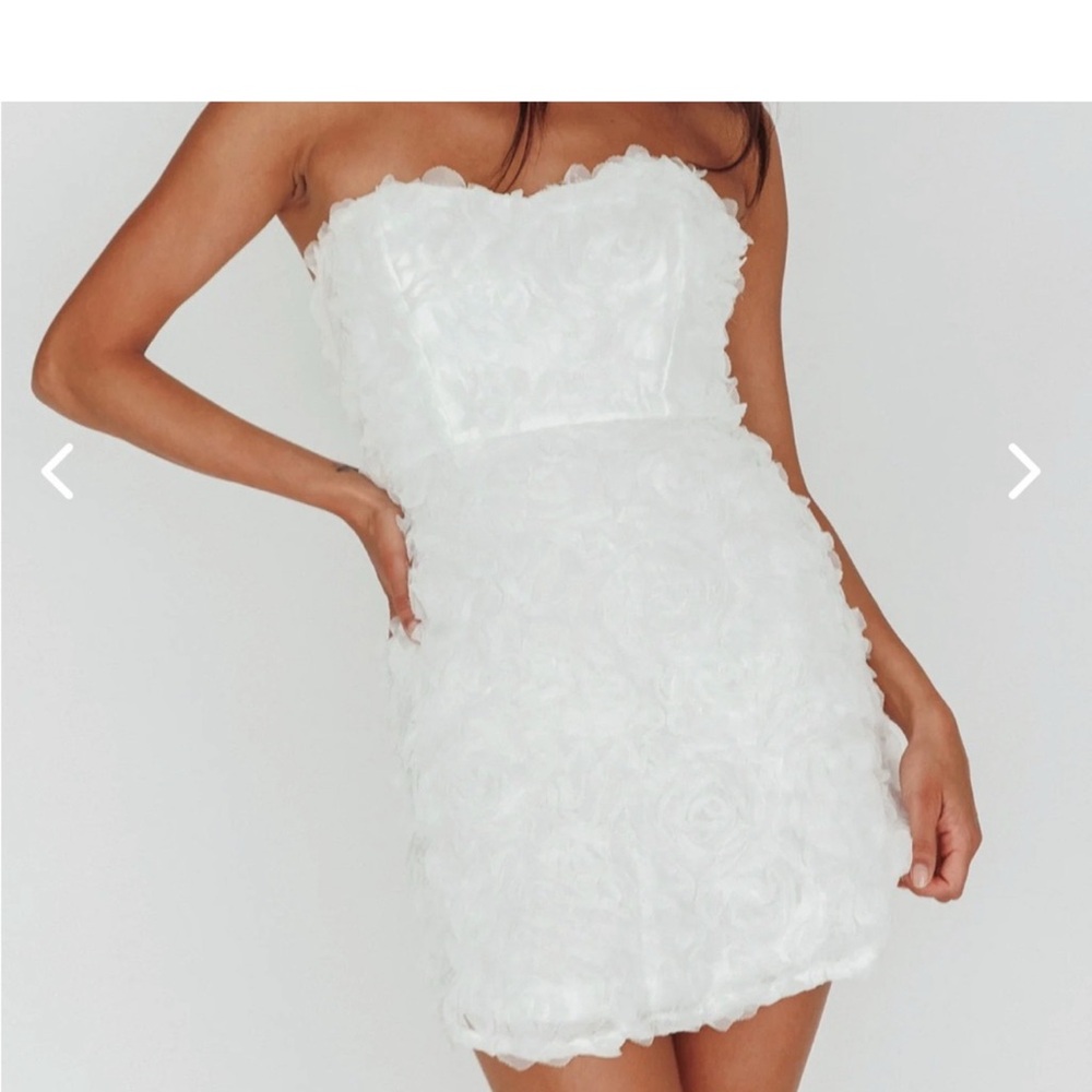 Elegant White Strapless Dress
